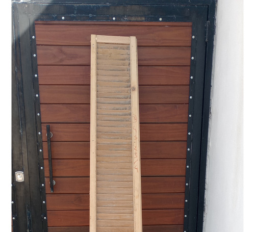 Postigos De Ventana De Madera