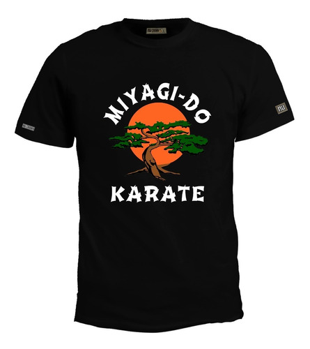 Camiseta Estampada Miyagi Dojo Karate Kid Logo Hombre Bto
