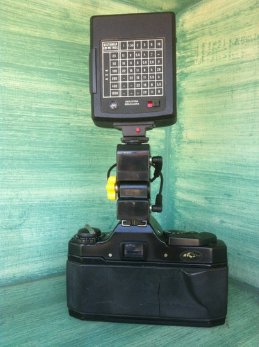 Câmera Vivitar V 2000 Analógica Com Dois Flashes Inclusos