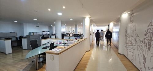 Bodega 3715m2 En 3 Niveles Con 52 Estacionamientos