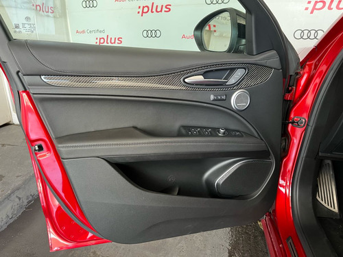 Alfa Romeo Stelvio 2.9L Quadrifoglio Verde V6 Bi-Turbo At