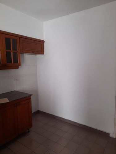 San Martín Centro: Departamento 2 Amb. En Alquiler