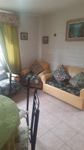 Casa En Venta De 6 Dorm. 4 Baños En El Quisco
