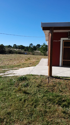 Casa De Campo A Estrenar, Tranquilidad Y Seguridad Con Playa Y Todos Los Servicios A 1000 Metros, 2 Dorm, Cocina Definida, Barbacoa, Cochera, 4000m2 De Terreno, 19000$, Anda O Similar