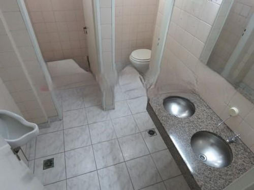 Local En Venta - 3 Baños - Depósito - 236mts2 - Microcentro
