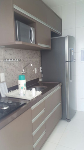 Imagem 7 de 14 de Casas 2/4 Com Laje Em Condom, Na Rua Principal Do Bairro Sim
