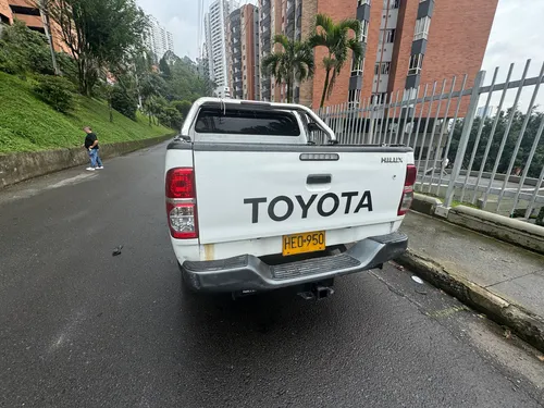 Toyota Hilux Hilux Disel 4x2 doble cabina full motor 2500