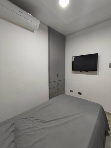 Imagen 7 de 12 de Apartamento En Res. Bárbara Palace. Foa-2156