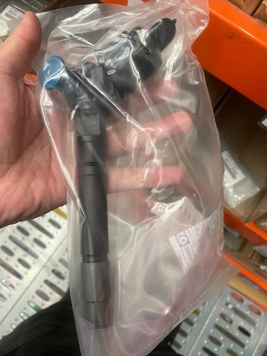 Imagen 3 de 7 de Inyector Gasoil Hilux 2018 2019 2020 2021 Original