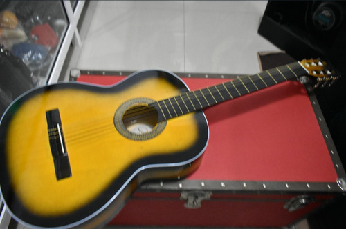 Guitarra Acústica Amarilla De Paracho