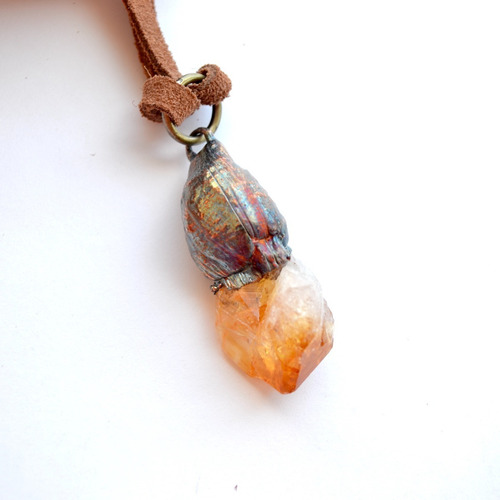 Imagen 1 de 6 de Collar De Citrino, Cobre Patinado Y Tiento De Cuero, Cod1