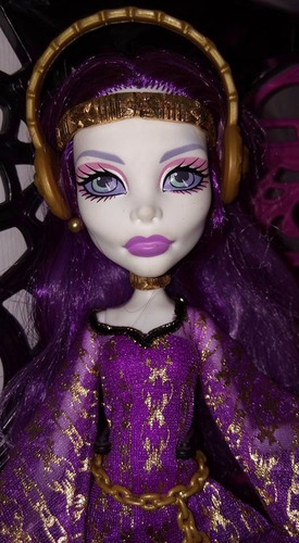 09 Monster High - Spectra Vondeirgeist - 13 Desejos