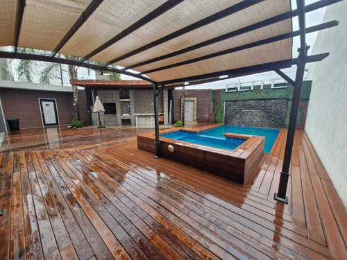 Propiedad Comercial Con Salón De Eventos Funcionando, Ideal Para Inversión