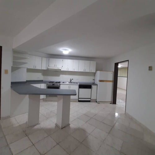 Imagen 10 de 11 de En Alquiler Apartamento Las Delicias 04144530004