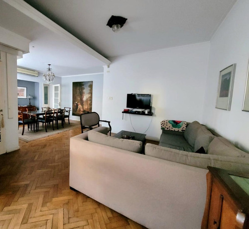 Casa En Venta - 3 Dormitorios 2 Baños - 210mts2 - La Plata