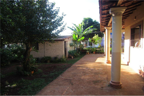 Vendo Casa En El Barrio San Isidro: 2 Habitaciones Y 1 Baño.