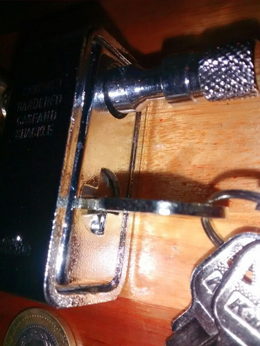 Imagen 10 de 10 de Candado Acorazado Padlock Kwikset B&d Traba Horizontal 60 Mm