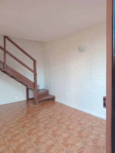 Casa Dos Pisos Con Excelente Ubicación *se Acepta Subsidio