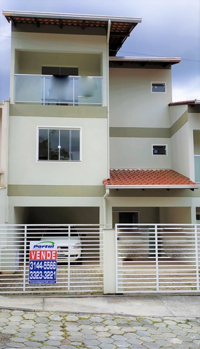 Lindo Triplex Geminado Com Acabamento Impecável Possuindo 3 Quartos Sendo 1 Suite, Proximo De Escolas, Mercado, Farmacias E Pronto Para Morar.agende Sua Visita. - 3577700v