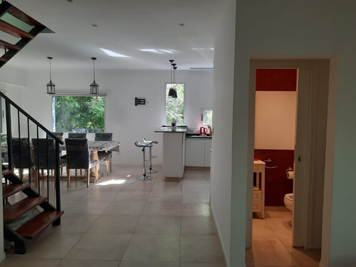 Casa En Delta Barrio Aldea Del Luján, Con Estacionamiento Y Cruce Incluido