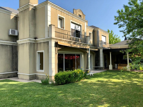 Imagen 3 de 19 de Excelente Casa A La Venta En Campos De Alvarez