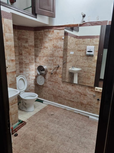 Imagen 21 de 23 de Casa -casa, Próximo 18 De Julio Y Tacuarembó, 248 M2 !!