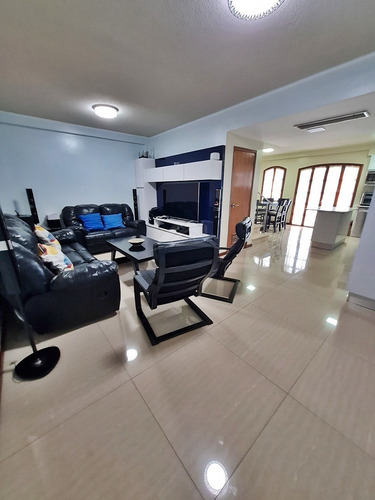 Imagen 2 de 11 de Se Alquila Espectacular Apto Duplex Res. Pueblo Viejo