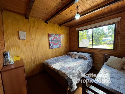 Linda Casa A Orilla De Lago