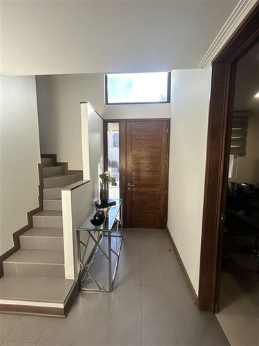 Casa En Venta De 4 Dorm+ Estar + Piscina En Chamiser