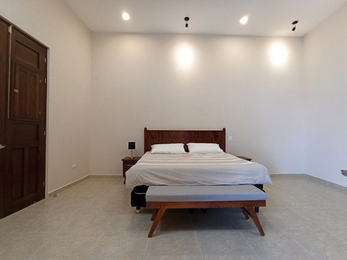 Venta De Casa De Un Piso, Remodelada En Baspul, 4 Recámaras