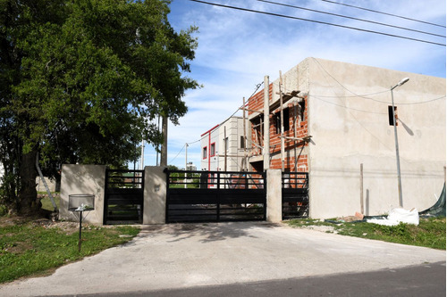 Venta De Lote Interno, En Barrio Barrio Cerrado, La Plata