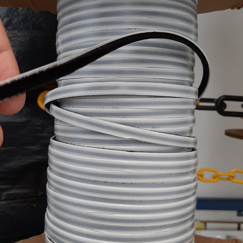 Escovinha Veda Porta Janela Escova Vedação Adesiva 5x7 5mt