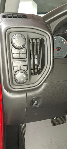 Chevrolet Silverado 5.3 V8 Custom Doble Cabina 4X4 At