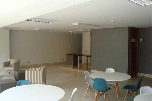 Depto. Frente A Metro Los Dominicos. 2 D+2 B. Cod 41100