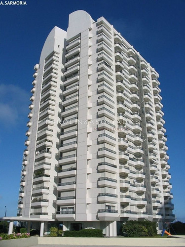 Imagen 24 de 24 de Venta De Apartamento De 2 Dormitorios En Edificio Torre Marina Punta Del Este