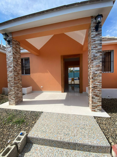 Vendo Preciosa Casa En Tamboril En La Urbanización República De Israel En Santiago, República Dominicana