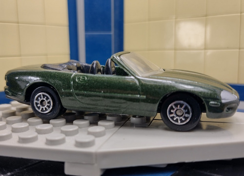 Priviet Exotic Jaguar Xk8 Convertible Raro Verde Maisto Hw 3