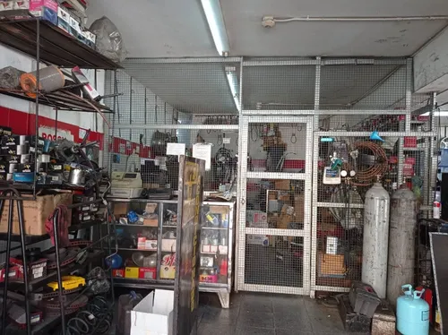 Traspaso Local Con Fdo.de Comercio Cauchera En Bello Monte, A Pie De Calle. Inf. Ma. Fda. Varela