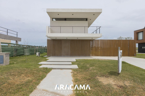 Casa En Venta En Lares De Canning  - Canning