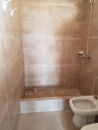Imagen 17 de 24 de Casa De 5 Dormitorios - Con Pileta - Quincho - Cava Para Vinos - Funes