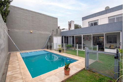 Venta Casa En Urca Modernizada Con Pileta Y 3 Dorm