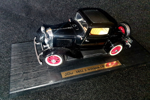 Auto Colección  Escala 1:18 Ford 3 Window Coupe 1932