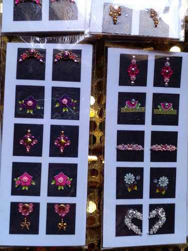 Imagem 3 de 6 de Jóias E Películas Para Unhas Kit 12 Cartelas Total 60 Pares