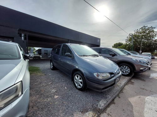 Imagen 10 de 11 de Renault Scénic 2000 2.0 Rxe