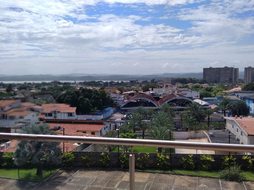 Imagen 21 de 22 de Pent-house En Venta En Urb. Arivana, Conj. Res. Kamila Suites