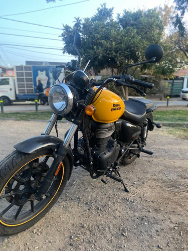 Royal Enfiel Meteor 350 Con Chaqueta, 2 Cascos Y Protección.