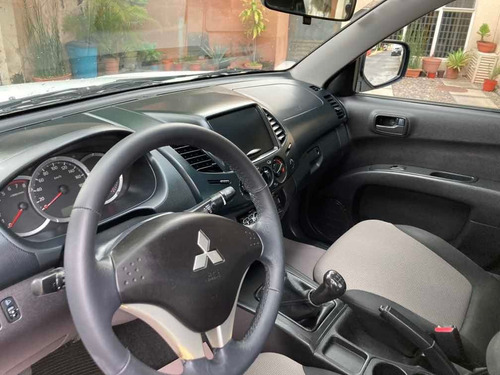 Imagen 12 de 13 de Mitsubishi L200 2015 2.4 Cabina Doble 4x2 Mt