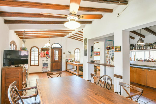 Casa De 4 Dormitorios En Venta - Reciclada - Alberdi