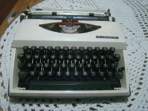 Máquina De Escrever Triumph Tippa , Holland , R A R A (Usado)