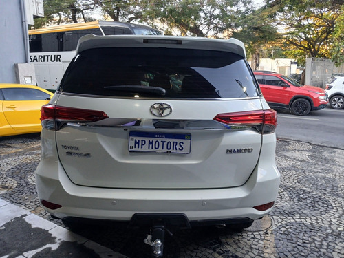 Toyota Hilux SW4 2.8 SRX DIAMOND 4X4 7 LUGARES 16V TURBO INTERCOOLER DIESEL 4P AUTOMÁTICO